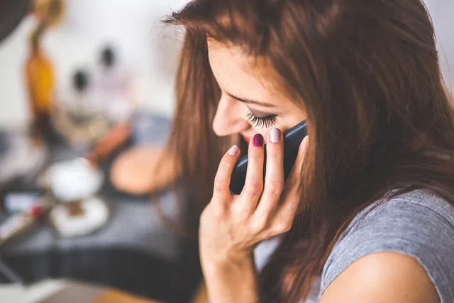 woman, girl, lady, young, talk, talkig, mobile, phone, smart phone, smartphone, cell phone, closeup, portrait, human, female, technology, device, nails, eyelashes, face, hand, fingers, talk, talk, talk, talk, talk, phone, phone, smart phone, cell phone, cell phone, cell phone, nails. Preserving context when a conversation changes channels
